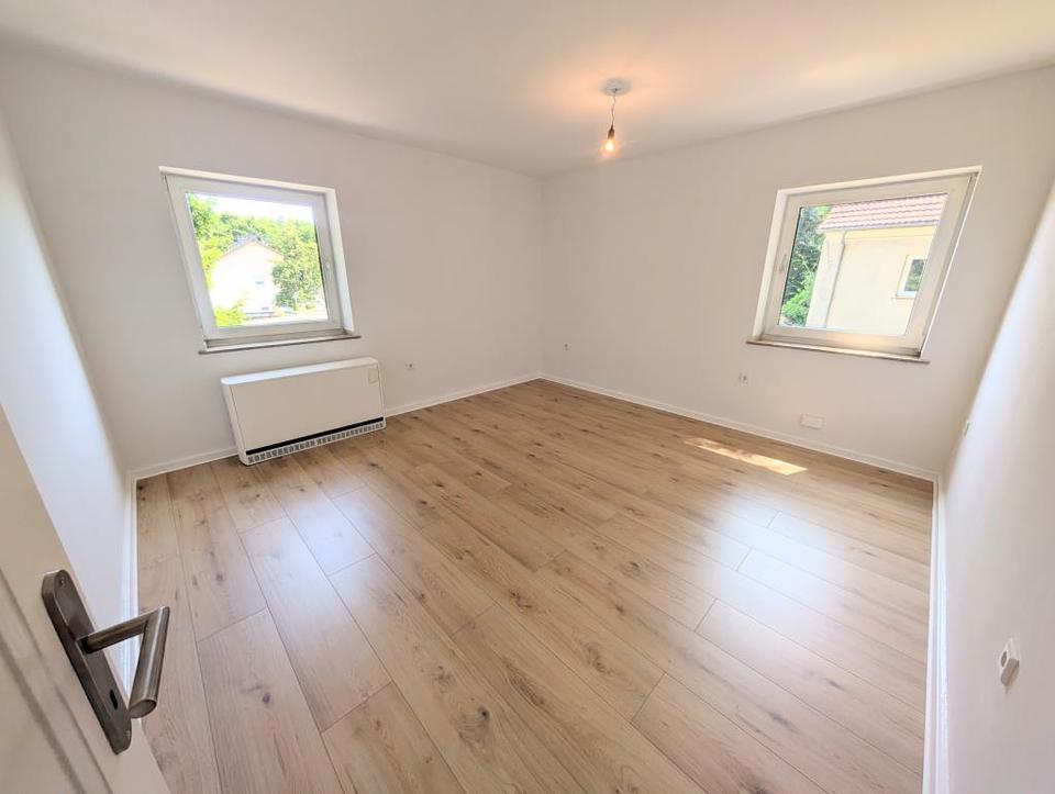 Thumbnail-**Was will man mehr? +frisch gestrichen +neuer Laminat +neues Tageslichtbad +eigener Garten**