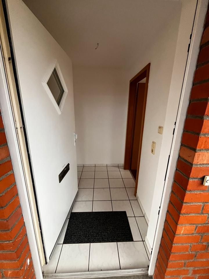 Thumbnail-Helle 2 Zimmer-Dachgeschosswohnung mit Einbauküche