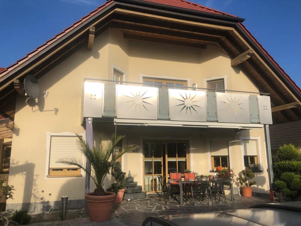 Thumbnail-Exklusives Einfamilienhaus mit Pool und traumhafter Aussicht