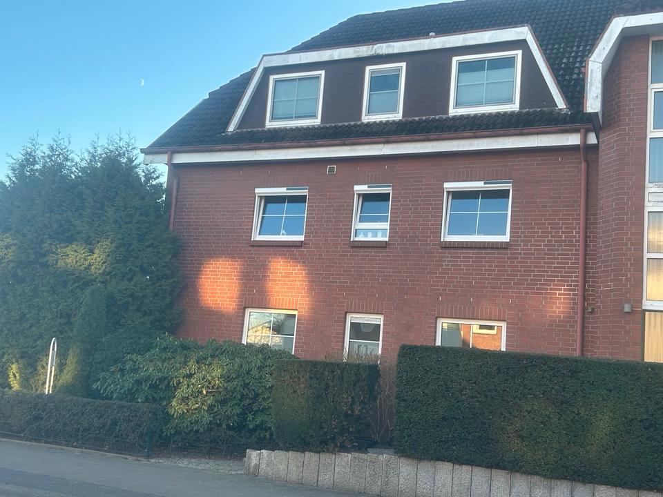 Thumbnail-Courtagefrei: Helle 4 - Zimmer-Wohnung mitten in Pinneberg.