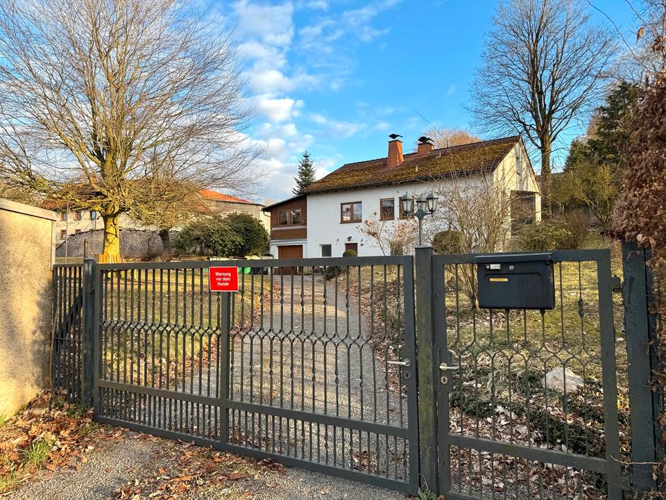 Thumbnail-Gepflegtes Einfamilienhaus mit großem Grundstück