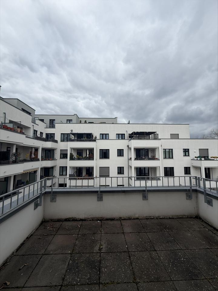 Thumbnail-3-Zimmerwohnung mit zwei Balkonen, zwei Bädern und Einbauküche (EBK)