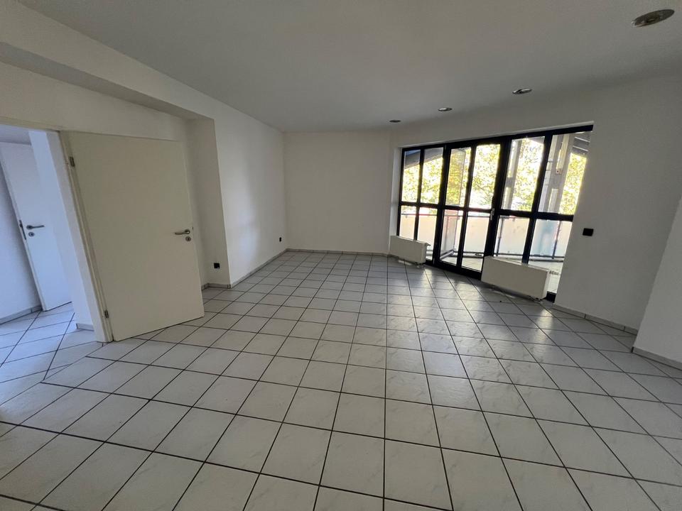 Thumbnail-Helle 3,5-Zimmer-Wohnung mit Balkon – sofort verfügbar