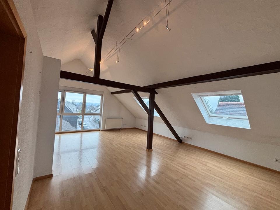 Thumbnail-Helle DG Wohnung ab sofort zu vermieten (Homburg-Erbach)