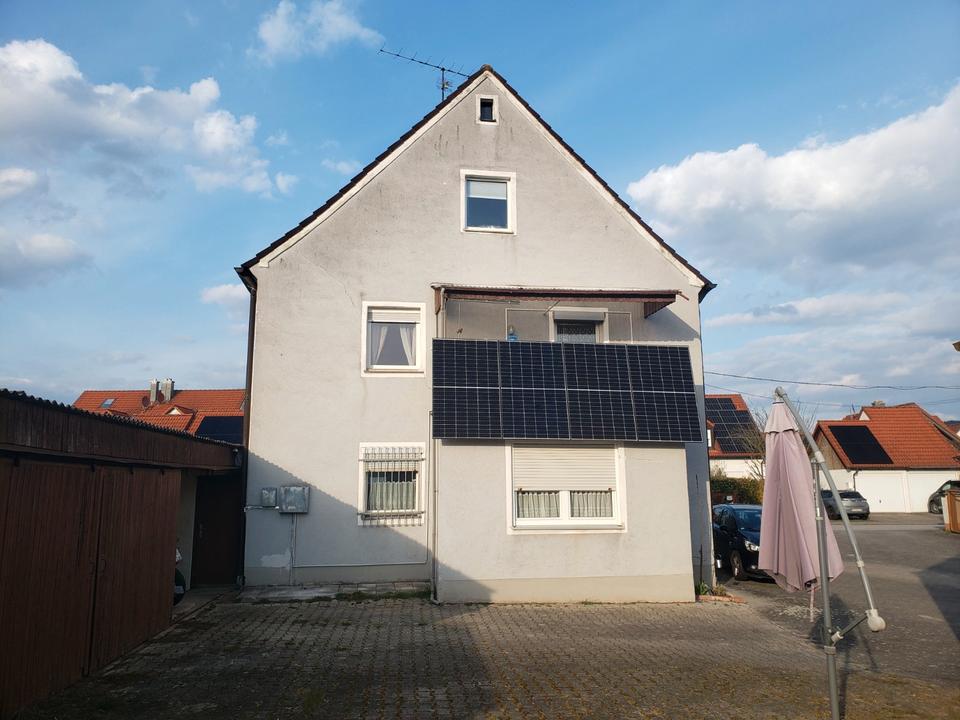 Thumbnail-Älteres Zweifamilienhaus mit Garagen und Nebengebäuden