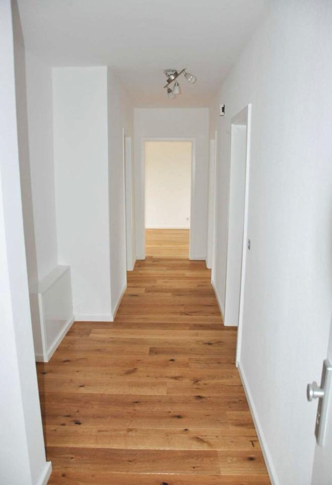 Thumbnail-Schöne großzügig geschnittene 4 Zimmer Wohnung in Friedrichsdorf