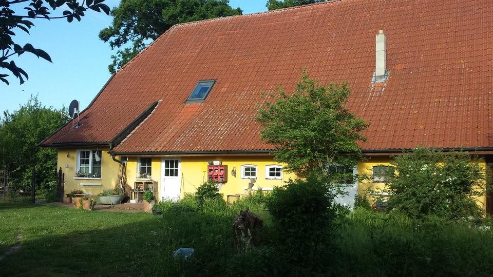 Thumbnail-Haus für Wohnprojekt: Doppelkotten mit Nebengebäuden und Acker