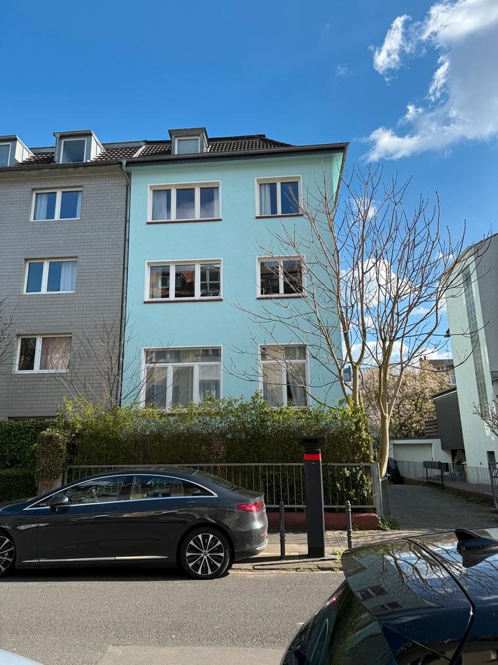 Thumbnail-3-ZIMMER-ALTBAUWOHNUNG MIT 2 SONNENBALKONEN IM HERZEN VON KÖLN