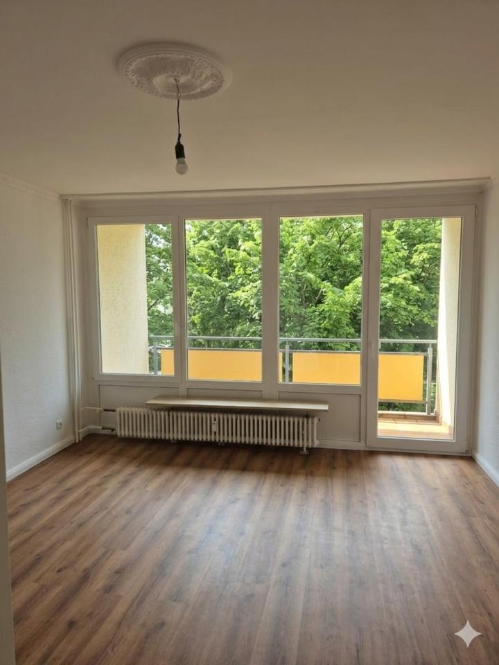 Thumbnail-Helle 2-Zimmer-Wohnung mit großem Süd-Balkon, frisch saniert