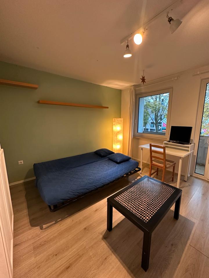 Thumbnail-Helle 2 Zimmer Wohnung mit Balkon in Hastedt - möbliert ab 1.12.