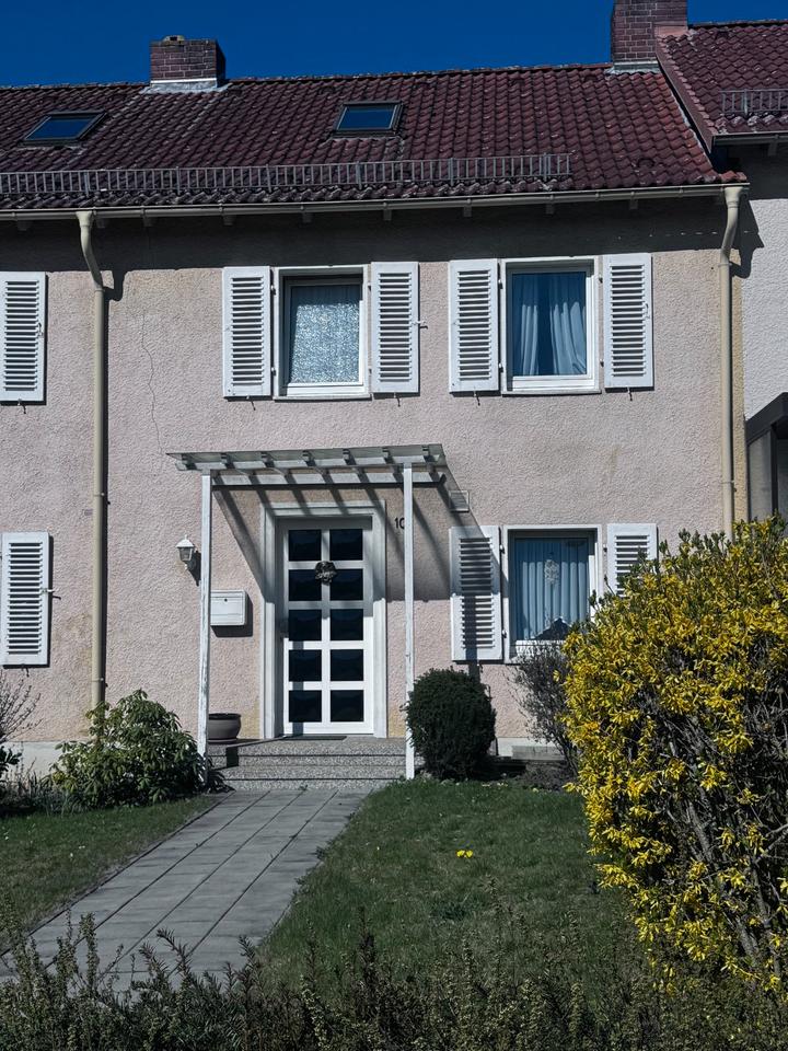 Thumbnail-Gepflegtes Reihenhaus mit schönem Garten und separater Garage