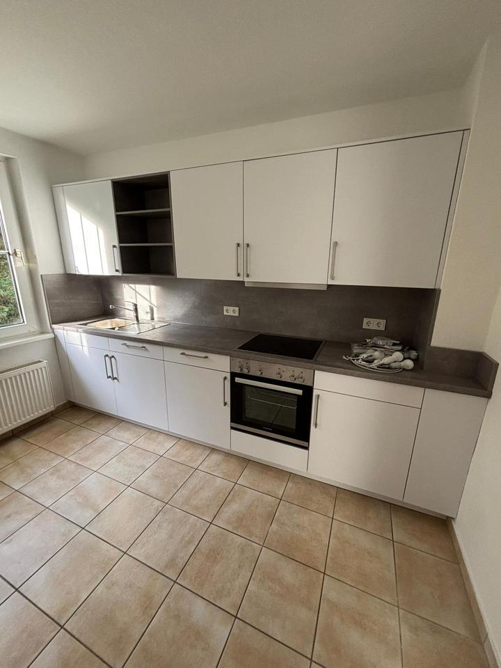 Thumbnail-Gut geschnittene 3-Zimmer-Wohnung mit Einbauküche, Tageslichtbad und Stellplatz