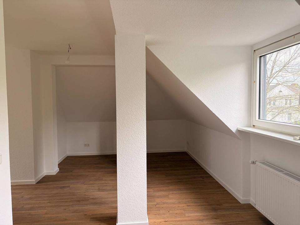 Thumbnail-Modernisierte 2-Zimmer-Wohnung im Dachgeschoss mit Badewanne