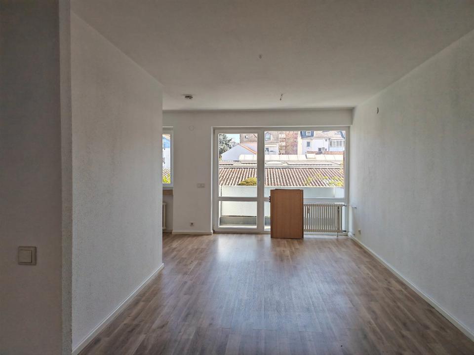 Thumbnail-1,5 ZW STUDIO NEU GESTRICHEN BALKON EBK BAD LAUFNAH UNI KLINIK ROSSMANN REWE EIFLER TEDI PENNY ÖVNP FLUGHAFENBUS S BAHN LYONERSTR