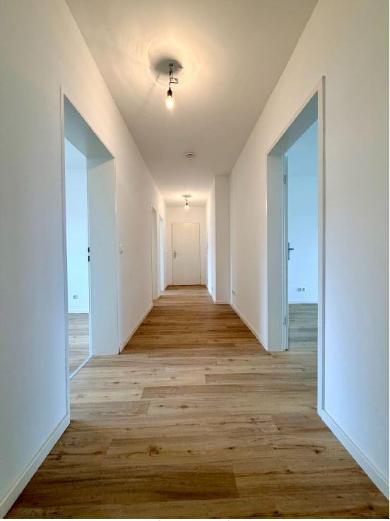 Thumbnail-Renovierte 3- Zimmerwohnung Germering mit Südloggia mit Tiefgarag
