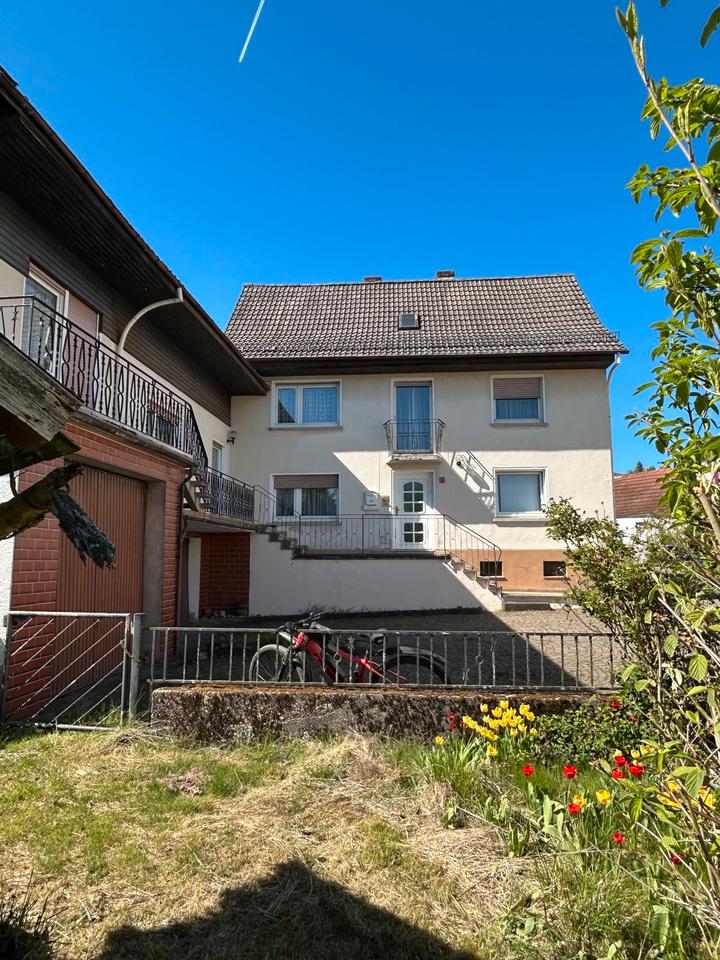 Thumbnail-Einfamilienhaus in ruhiger Wohnlage mit 2 Garagen ca. 215 qm