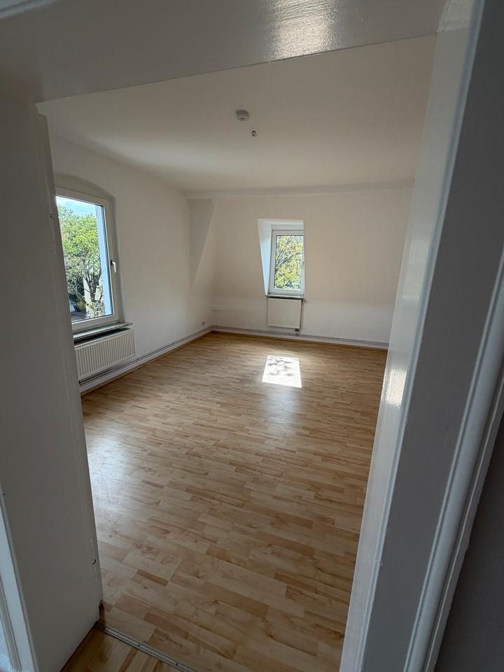 Thumbnail-Charmante Altbauwohnung in Wilhelmshöhe – hell, großzügig