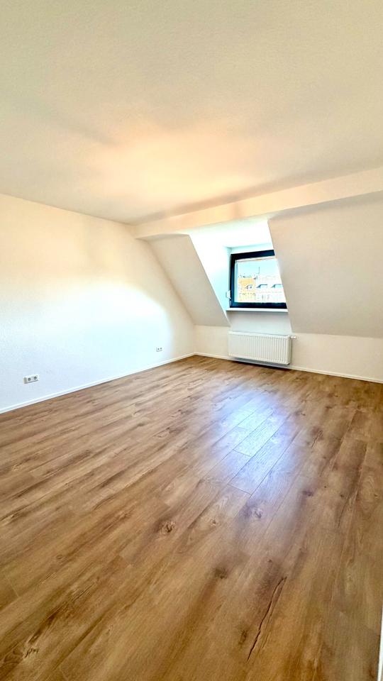 Thumbnail-Charmante 3-Zimmer-Dachgeschosswohnung mit Balkon in Düsseldorf-