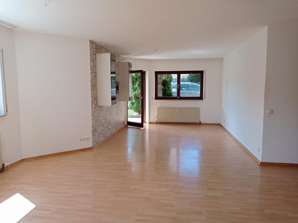 Thumbnail-Schöne, großzügige 4,5 Zi.Whg.125m², mit Gartenterrasse u. Garten