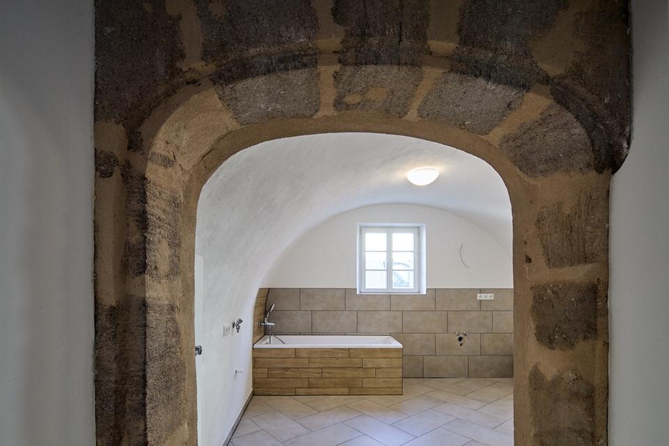 Thumbnail-Stilvolle Erdgeschosswohnung mit Gewölbebad und Einbauküche