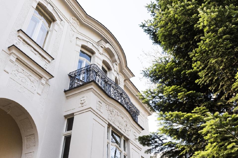 Thumbnail-Luxuswohnung in Bestlage: Herrschaftliche Altbau-Villa mit Einbauküche und drei Balkonen