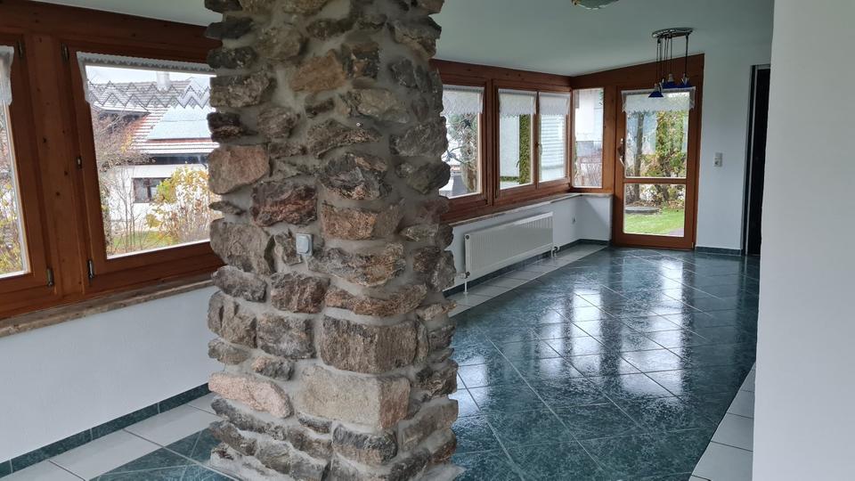 Thumbnail-Erdgeschoßwohnung 3 Zimmer mit großem Garten + Wintergarten