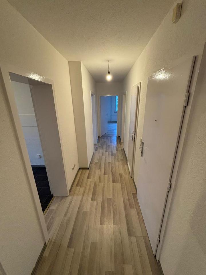 Thumbnail-**Einzugsfertig renoviert**Helle 3-Zimmerwohnung mit Balkon!!