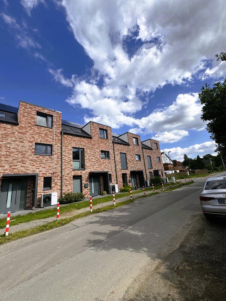 Thumbnail-Modernes Reihenhaus A+ Effizient, PV Anlage, Pool