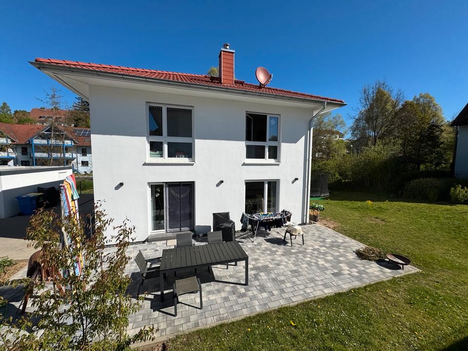 Thumbnail-Einfamilienhaus in einem ruhigen kleinen Wohngebiet zu vermieten.