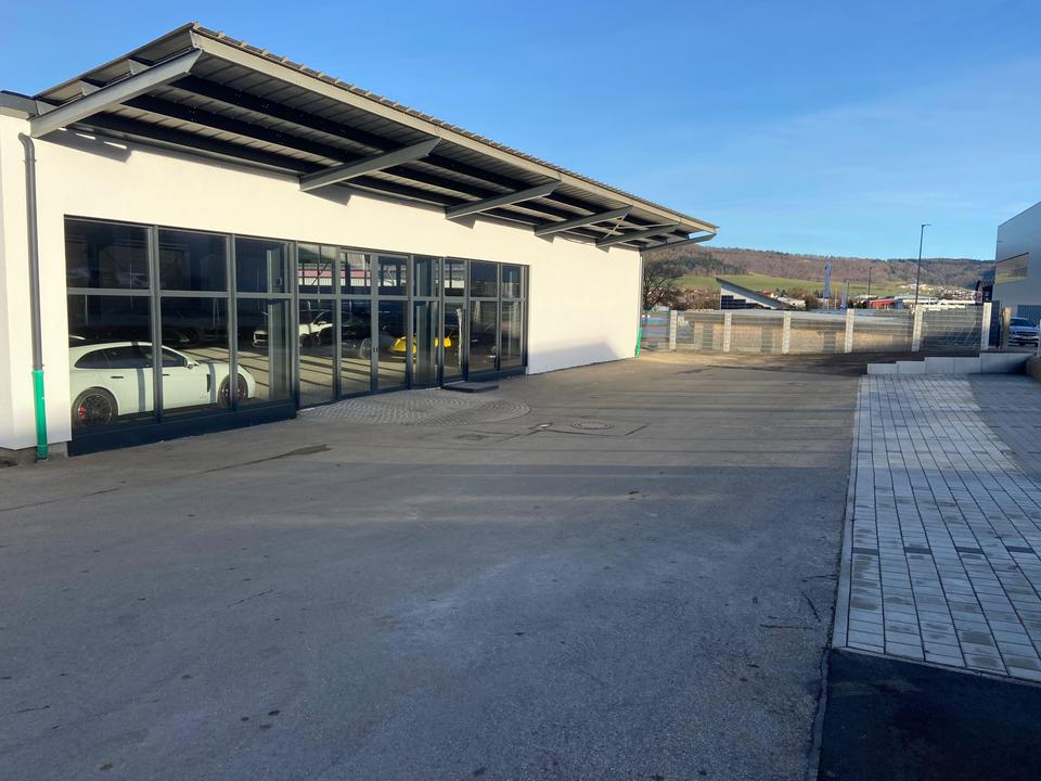 Thumbnail-Sofort verfügbar! Große Industriehalle mit Freifläche & Parkplätze, Büro mit WC und Küche