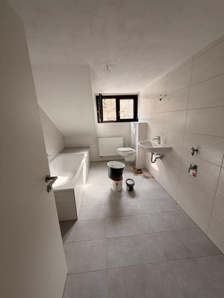 Thumbnail-Renoviere DG Wohnung mit Garten und EBK zu vermieten