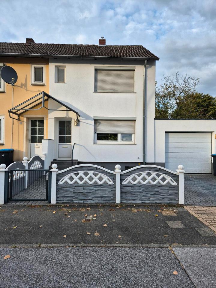 Thumbnail-Reiheneckhaus mit Garage