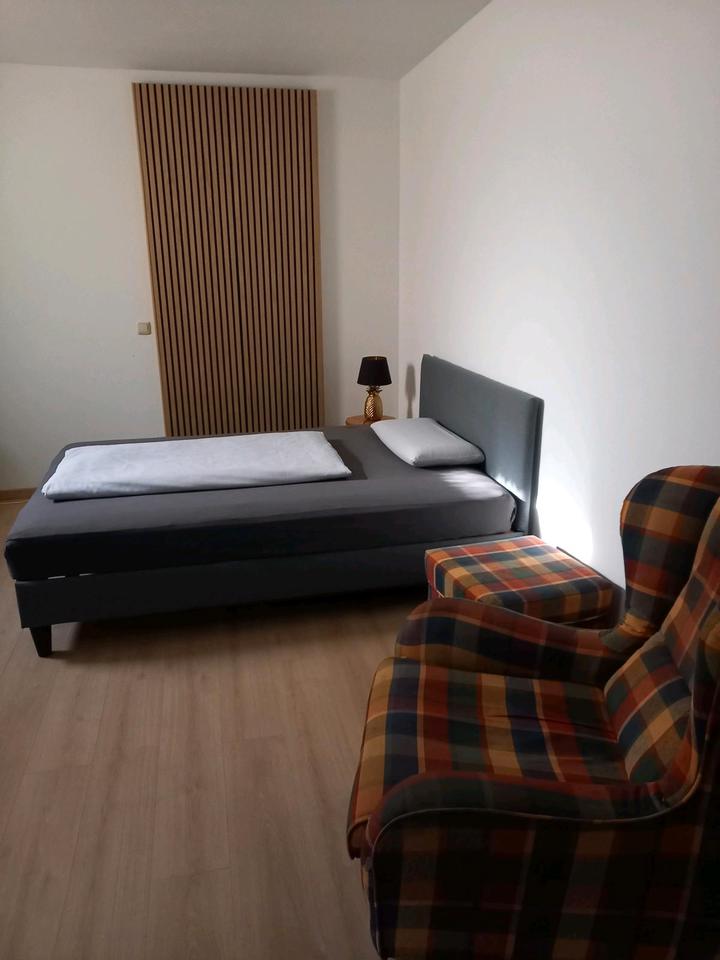 Thumbnail-Möbl. Zimmer Bad Miniküche Wochenendheimfahrer sep. Eingang