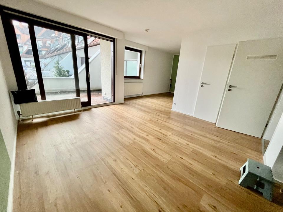 Thumbnail-Zentrum in Lage: 1. OG 2,5 Zimmer, Balkon, Garage