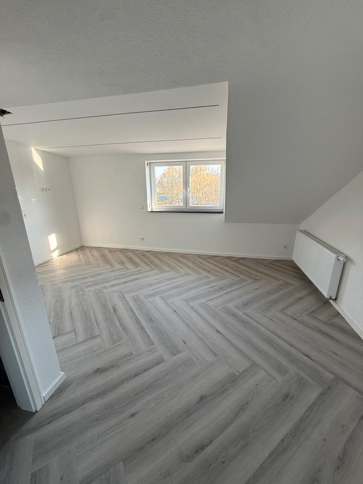 Thumbnail-Dachgeschosswohnung – frisch kernsaniert im schönen Rehnenhof