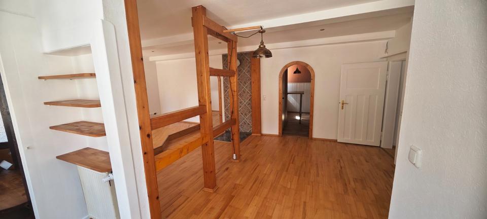 Thumbnail-Helle, NEU renovierte Wohnung mit Balkon im ruhigen 2-Familien