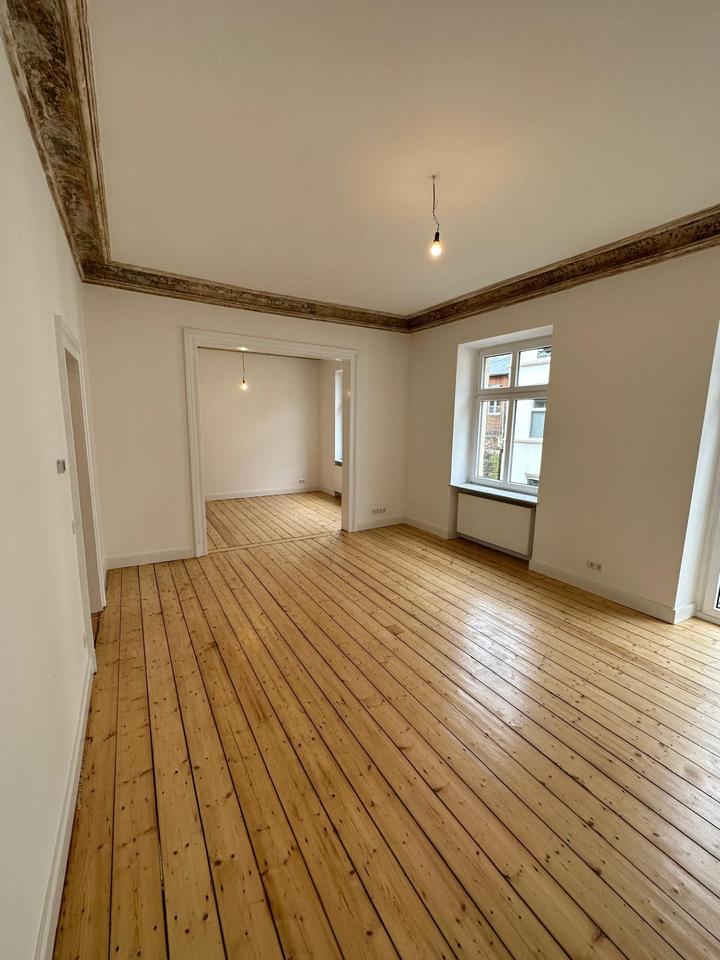 Thumbnail-Stilvolle Altbauwohnung, 5 Zimmer, KDB, Balkon, Nützenbergerstr