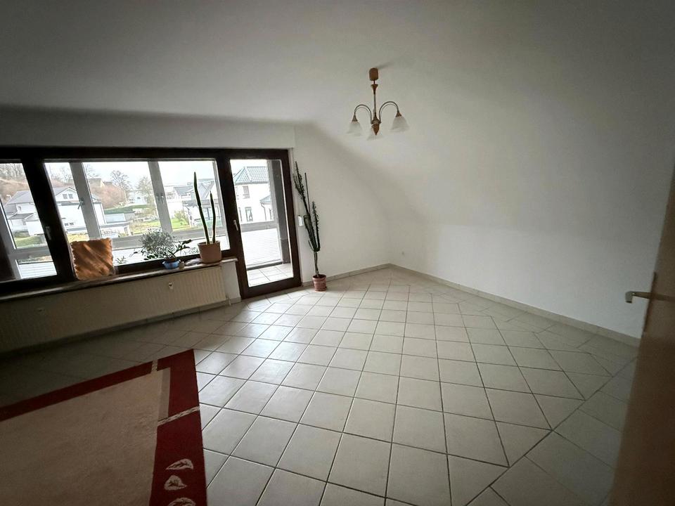 Thumbnail-Helle Dachgeschosswohnung mit Wintergarten- 68m²- ruhige Lage