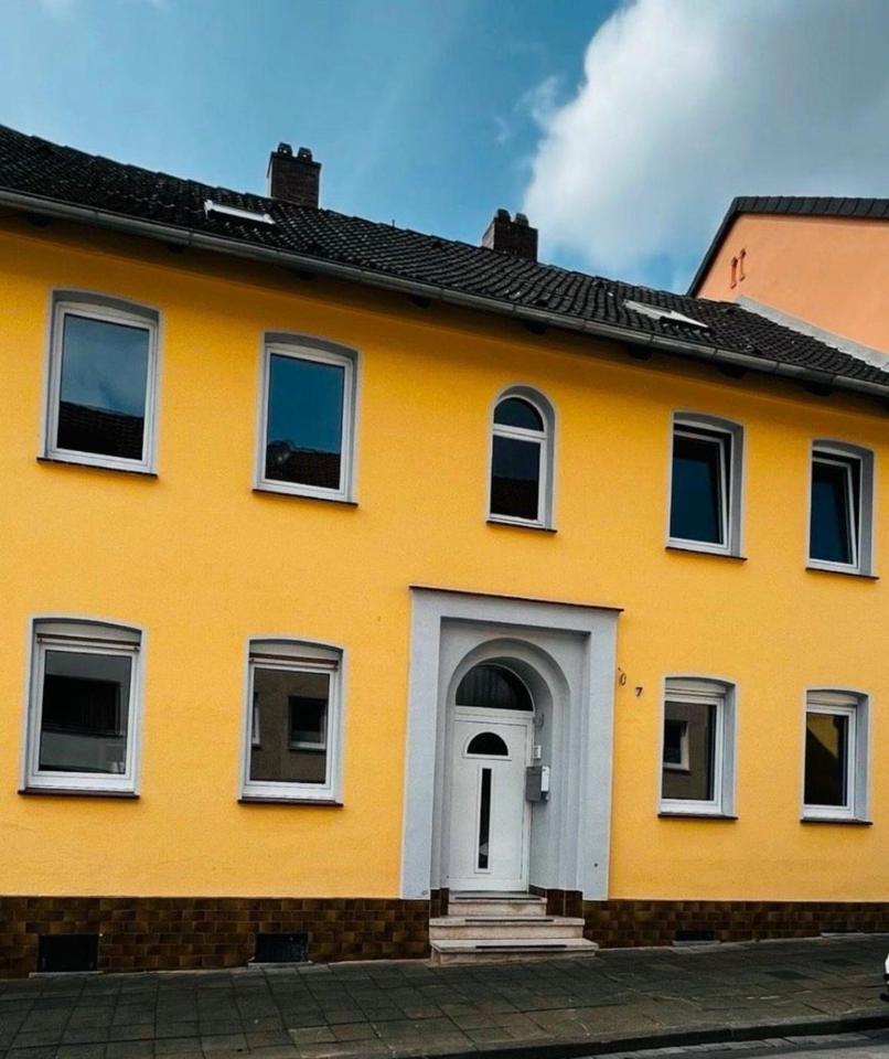 Thumbnail-Reihenhaus mit Nebengebäude