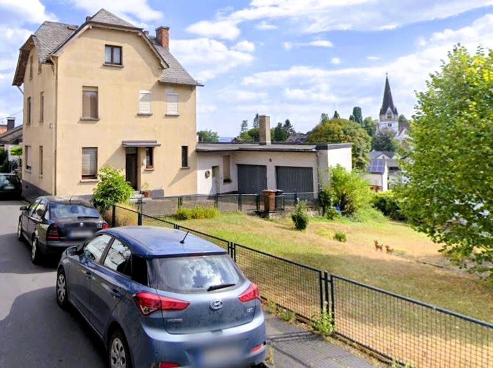 Thumbnail-2-Familienhaus mit Ausbaupotenzial durch ehemalige Gewerbeeinheit