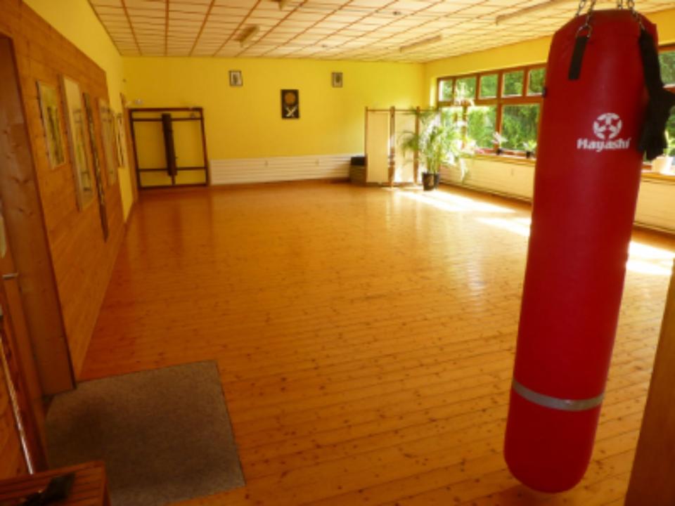 Thumbnail-Sporthalle Kursraum Gymnastikraum Yoga Fitness