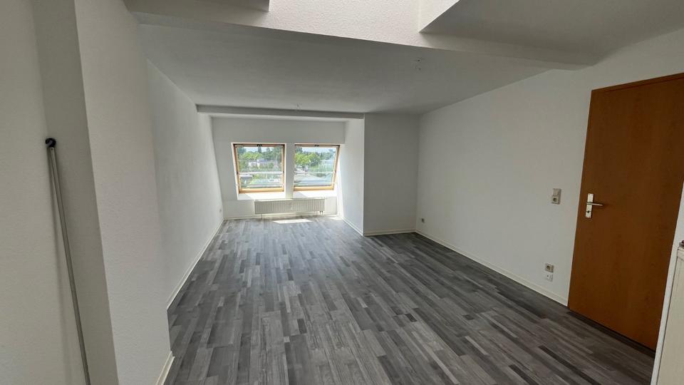 Thumbnail-3-Zi.-DG-Whg. mit Wanne UND Duche, PKW-Stellplatz möglich