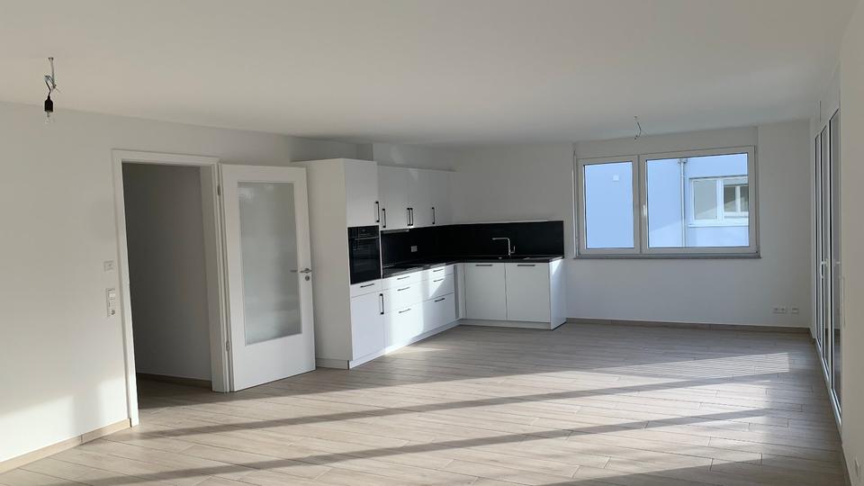 Thumbnail-Bj 2024: 3-Zimmer-Wohnung mit geh. Innenausstattung, Balkon, EBK