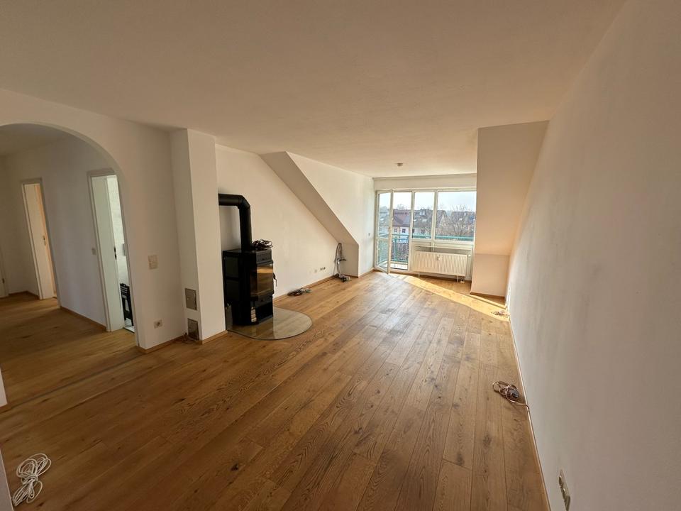 Thumbnail-Sehr helle, gut isolierte 3- Zimmer Dachgeschoßwohnung mit Balkon