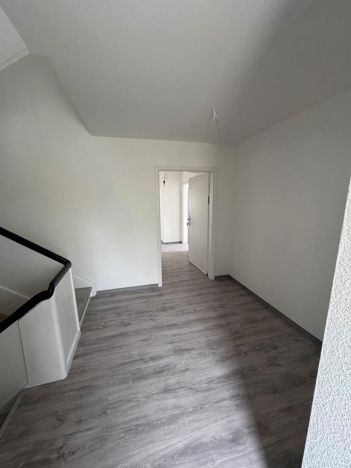 Thumbnail-Attraktive und Sanierte, 4 Zimmer Obergeschosswohnung mit Balkon