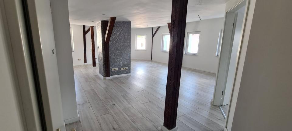 Thumbnail-Großzüges 2-Raum Wohnung im Dachgeschoss