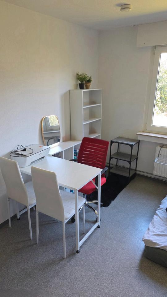 Thumbnail-1-Zim-Wohnung für STUDENTEN (WC, Küche, Keller, Garten, möbliert)