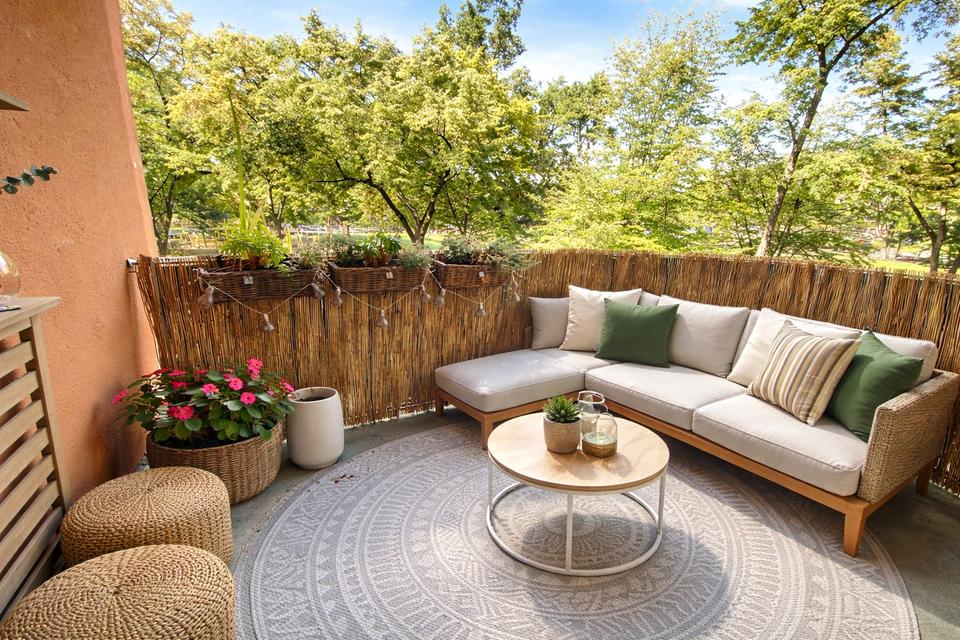 Thumbnail-1-Zi.-Apartment mit Einbauküche + Balkon mit Parkblick - KölnCity