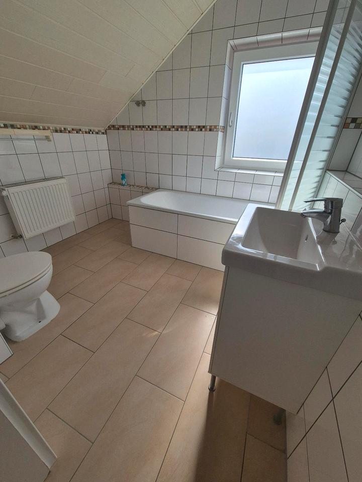 Thumbnail-Helle 3-Zi.-DG-Wohnung mit eigenem Gartenanteil