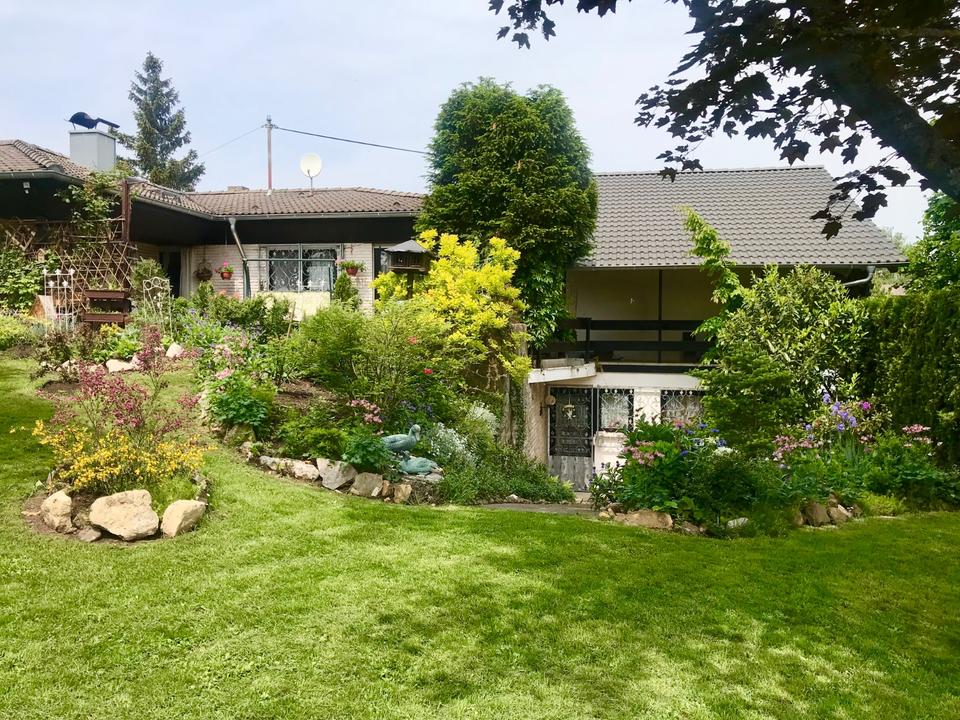 Thumbnail-Bungalow mit großem Garten